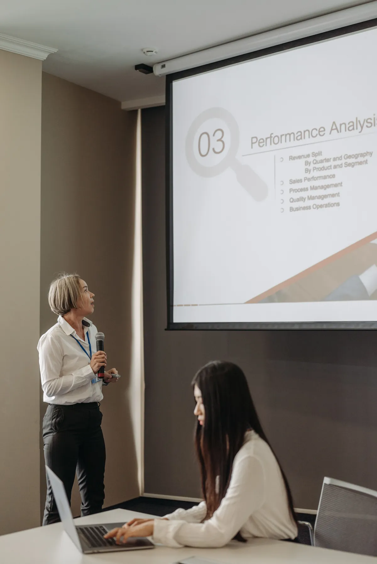 A presenter walking a small audience through a performance-analysis slide